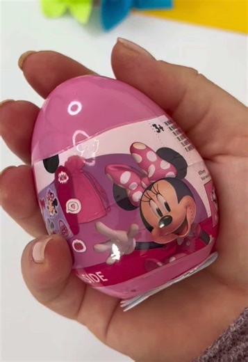 what’s inside kinder mini mouse egg? 😱🍫 #kindersurprise #minnmouse #disney #unboxing