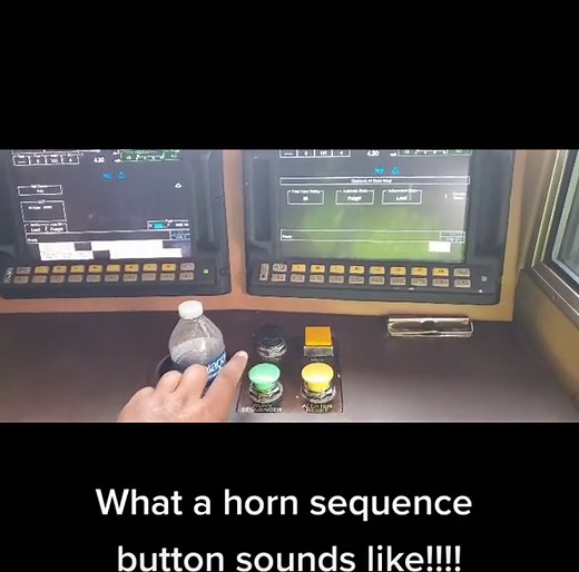 #trainhorn #railroads #railroadlife #pastlife #newtrend #atwork #america #horns #railroads_of_america #trains #railroad