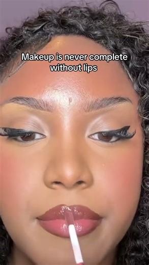 Pink lipgloss tutorial #lipgloss #makeuptutorial