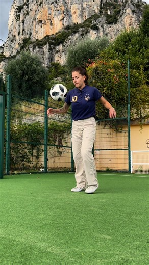 Easy 🤔⚽️ | Alice Freestyle