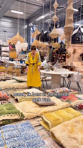 LUNA LOLA AMSTERDAM on Instagram: "🌀 100% Wollen Berber kleden Met de hand geknoopt door Berbervrouwen hoog in het Atlasgebergte. Elk kleed is uniek en draagt zijn eigen geschiedenis. Gemaakt van zachte wol in rustige, natuurlijke tinten met organische patronen die warmte en karakter toevoegen aan elke ruimte. Een tijdloos stuk dat je interieur laat ademen. Perfect voor een boutiquehotel, een vakantiehuis of gewoon bij jou thuis. Te koop tijdens onze pop-up op 7 & 8 februari - Damweg 11 Schoorl