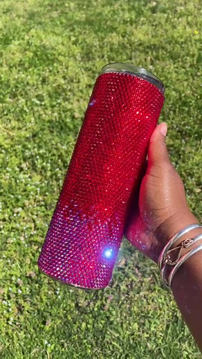 Siam #redloversfollow #blingcupsandtumblers #blingerslife #tumblercups #cutecups
