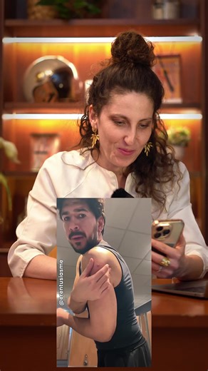 Percer un bouton profond… mauvaise idée ❌ Quand c’est douloureux, sous pression, on a qu’une envie : s’en débarrasser vite. Mais c’est justement là que tu peux faire plus de dégâts que de bien. 👉 Ce type de bouton est souvent une infection plus profonde → le manipuler peut aggraver l’inflammation et augmenter le risque de cicatrice. 👉 Le bon réflexe : laisser évoluer et aider doucement avec des compresses chaudes pour favoriser la maturation. 👉 Attention aussi aux antibiotiques en crème : pas