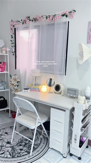 Creating a Cozy Computer Desk Setup for Productivity