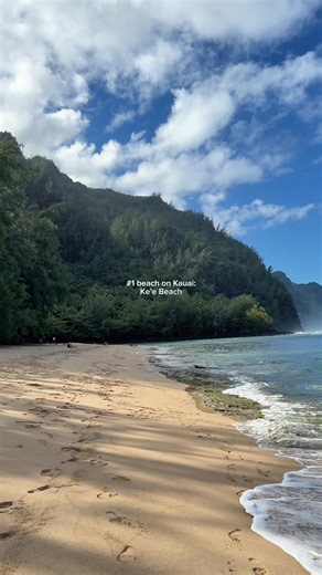 Ke’e Beach on Kaua’i is BREATHTAKING 🌊 #keebeach #kauai #kauaihawaii #kauaibeaches #hawaiitiktok