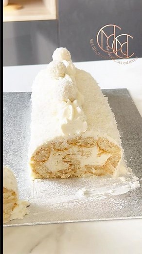 Quelques biscuits cuillère posée sur du papier et regardez moi ce resultat! 😱🫠 recette ⬇️⬇️⬇️