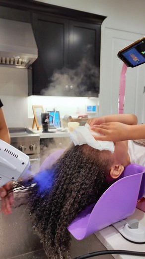 Raye Boyce on Instagram: "Do you steam your hair? Steamer from @metowi Products used @aveda be curl line T-shirt @barbie"