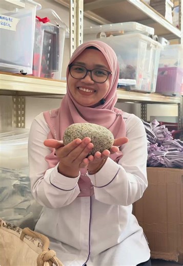 kebaikan menggunakan batu sungai sebagai batu tungku adalah kerana batu sungai menyimpan haba dengan lebih lama menjadikan sesi bertungku lebih berkesan! 💜 #tungku #bertungku #batusungai #berpantang #fyp