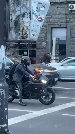 ՔՊ պատգամավոր Էդուարդ Աղաջանյանը մոտոցիկլետով է երթևեկում
