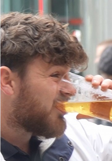 Steven Shapiro's Comedic Take on Life at Nicholson's Pubs