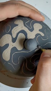How to do sgraffito ❤️ ••• Follow @rhita.lamtahri for more! | The Ceramic School