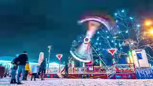 22K views · 1.7K reactions | HAPPY NEW YEAR 2025! ❄️⛄️ May the coming year inspire confidence in the best and bring good luck to everyone. Blessings to all! (In the video: The city of Vladimir, everyone is rushing to the New Year's feast). | Beautiful Russia | Facebook