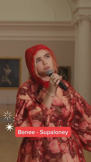 Benee Performs 'Supalonely' on MTV Push | ART! 🖼✨