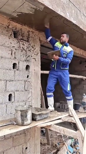 Mixing cement to plaster the upper walls and PVC roof panels with ease #construction #plastering