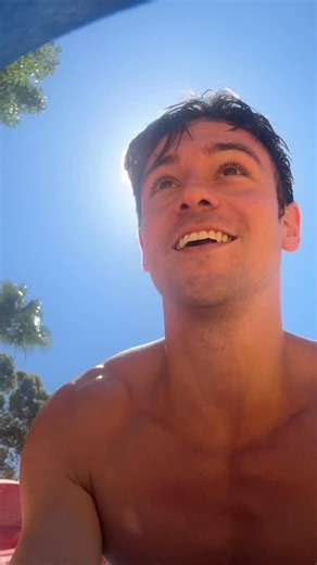 Tom Daley on Instagram: "PAPA & ROBBIE’S ADVENTURE 🌊🛝 Come with us to the waterpark!"