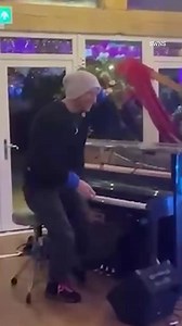 Chris Martin surprises bride and groom for first dance | The Scottish Sun
