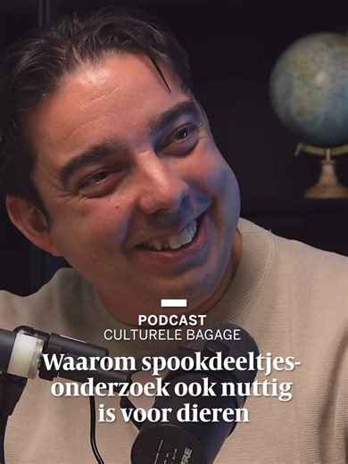 Dagelijks razen er ontelbare neutrino's door je lijf: raadselachtige, bijna massaloze deeltjes uit het heelal die overal recht doorheen gaan, zelfs door de aarde zelf. Maar in de Middellandse Zee bouwden wetenschappers een enorme detector om die spookdeeltjes tóch te kunnen zien. En Nederlandse onderzoekers werken nu aan een nieuwe manier om neutrino's daar onder het water ook te kunnen horen, en zo een nieuw venster op het heelal te openen. Bijkomend voordeel: je kunt er ook babbelende potvisse