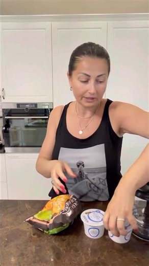 Gabriela Cristea makes ice cream! #gabrielacristea