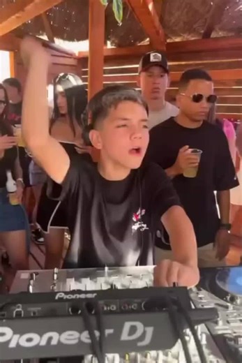 DJ Angel Cedeño: Música Electrónica Venezolana y Chilena