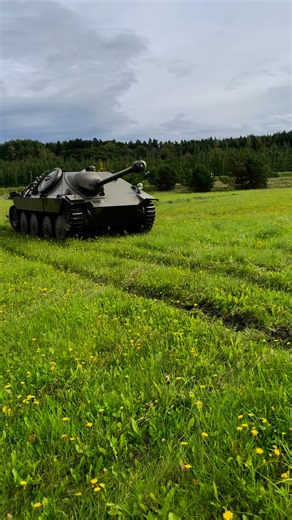 1.2M views · 25K reactions | I morgon är det dags, årets första uppvisning! Vi visar upp Humvee, G-13 och Pansarbandvagn 302  visst vill ni fira nationaldagen med motorljud  Det finns även en superrolig hinderbana  | Arsenalen, Sveriges Försvarsfordonsmuseum | Facebook