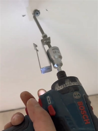 How to Use a Socket Wrench Effectively