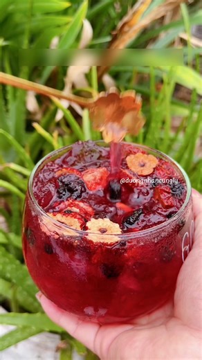 Dưỡng nhan cùng Lý on Instagram: "Người muốn bổ máu thì đừng bỏ qua loại trà này nhé... #duongnhancungly #DuongSinhDongY #Duongsinh #duongnhan #lamdep #lamdepantoan"