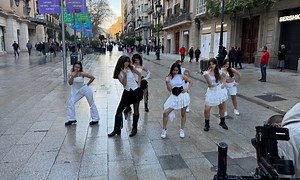 【K-POP路演】西班牙Little Stars舞团街头翻跳表演：BABYMONSTER《BILLIONAIRE》