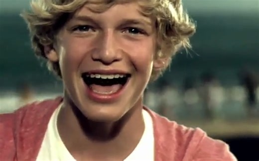 【油管2738万播放的洗脑神曲】Cody Simpson - iYiYi ft. Flo Rida