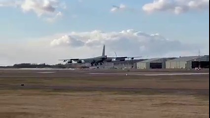 Thanks to Michal Stanislawski for sharing this incredible video of B-52s landing at RAF Fairford. Full story: stroudnewsandjournal.co.uk/news/19920108.action-raf-fairford-b-52s-draw-crowds | Stroud News & Journal