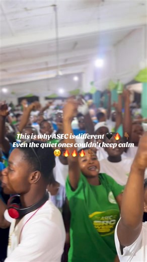 Audience Sings Along With Blacko Performance
