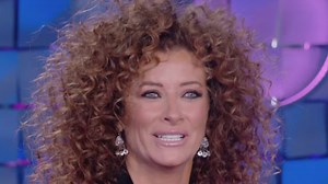 Valentina Persia sceglie Belen e ‘asfalta’ De Martino: debutto in TV con scintille. Cosa è successo