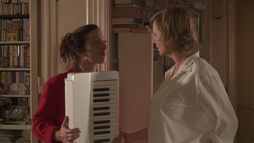 Le film « Que le diable nous emporte » (« Tempting Devils ») est disponible dès demain et gratuitement sur SBS On Demand! Camille, belle femme dans la quarantaine, ramasse le téléphone portable que Suzy a perdu dans une gare. Quand Suzy appelle son propre numéro, elles conviennent d’un rendez-vous chez Camille pour que la jeune femme puisse récupérer son bien. Pendant cette rencontre, Suzy fait aussi la connaissance de Clara, la compagne de Camille. Mais elles sont interrompues par Fabrice, aman