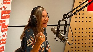 Ce matin, Zazie était en direct sur Alouette ! 😍 Merci infiniment à Zazie d’avoir été à nos côtés pour nous présenter son nouveau single « Let it Shine » et ses projets ! 😍🎶 👉 Retrouvez quelques extraits de cette interview exceptionnelle ! ⤵️ | Alouette Radio