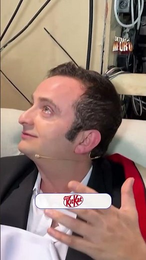 Toto saw Nacha giving away KitKats during her react stream and wanted one for himself😅🍫