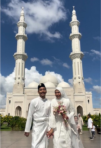 Done tukar status 💍✨ Both attire custom made from @Ainara bespoke ❤️ #wifeyera #husbandcheck