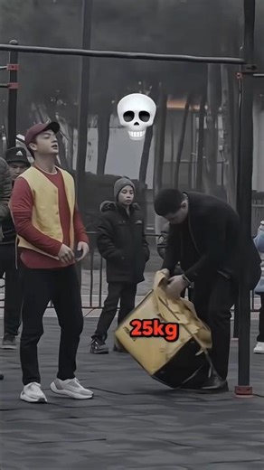 delivery boy prank with young man....😂🤣🤣#youtubeshorts #viral #shorts#gym#like#trending #phonk #reel