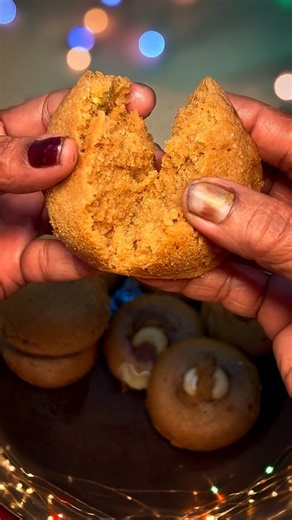 Selvi's way on Instagram: "Oven இல்லாம வீட்டிலே Soft CAKE 10 நிமிஷத்துல வெறும் 4 பொருள்ல! #recipe #cooking Oven இல்லாம வீட்டிலே வெறும் 4 பொருள்ல 10 நிமிஷத்துல soft & tasty cake செய்யலாம் 😍 Beginners கூட easy-ஆ try பண்ணலாம் 👍 Full recipe video miss பண்ணாதீங்க 👇 Keywords : ( No oven cake, Easy cake recipe, Cake without oven, 10 minutes cake, Homemade cake, quick cake, no bake cake, OvenlessCake, No Oven Cake, eggless cake recipe, wheat cake, how to make cake at home without oven and egg ) #selv