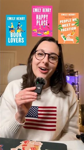 Phoebe Dynevor is starring in Emily Henry's Beach Read movie