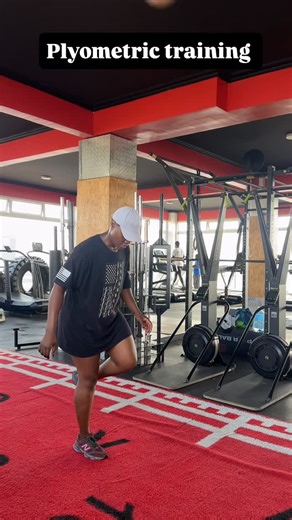 Arondo Mourine on Instagram: "What is plyometric training ? Is a series or style of exercises built around explosive movement using the stretch-shortening cycle of the muscles fiber to enhance physical capacities such as speed,strength and power. In simple terms;it helps your muscles to contact and stretch easily or faster. Which helps you jump higher,run faster and move more explosively. BENEFITS • Increases power and explosiveness • Improves speed and agility • Boosts athletic performance • St