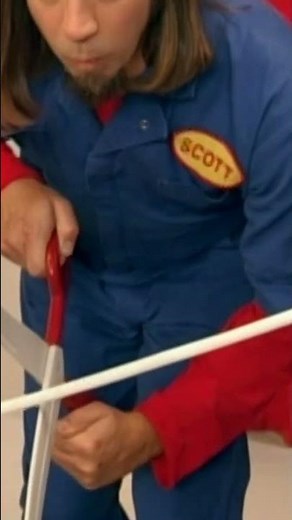 Imagination Movers - Mover Scott Channels Gilly