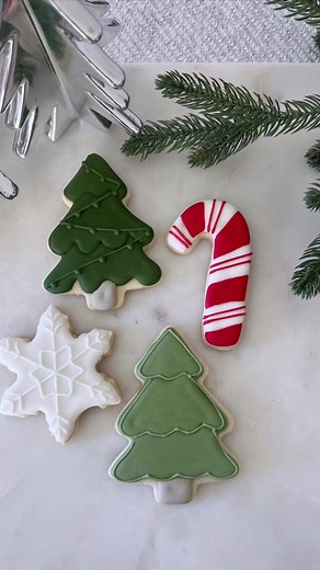 Christmas cookies are the best way to get into the holiday spirit 🍪♥️🤍 . . #cookiedecorating #sugarcookies #baking #cookies #decorating #cookieart #royalicing #customcookies #satisfying #christmas #christmascookies #cookietok #reels #reelsinstagram #fyp #shorts