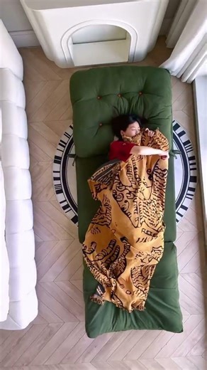 小さな書斎に増設した折りたたみ「簡易客用ベッド」🛏️ #インテリア #暮らしチャンネル #tiaro #home #homedecor #shortvideo #bedroom #sofa
