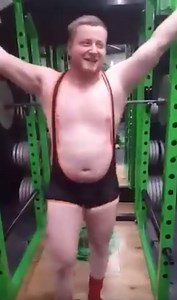 Glasgow powerlifting king goes viral with hilarious bare bum workout
