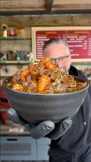 How to cook a slow cooker beef bourguignon.