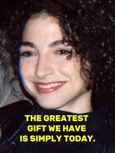 Released in 2003, Hoy by Gloria Estefan is a gentle reminder about the importance of living in the present. The song speaks about appreciating life, love, and simple moments without waiting for tomorrow. With warm melodies and heartfelt lyrics, Gloria Estefan encourages us to open our hearts, forgive, love, and enjoy today. Hoy is a celebration of the present moment because sometimes the greatest gift we have is simply today. #gloria #gloriaestefan #hoy #latino #songs #musica #today #viral #tren