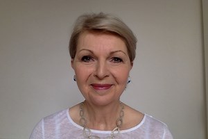 28K views · 131 reactions | Would you like your face to look younger, prettier and generally better? Then watch this short video with my top tips showing how older women can improve the way they look quickly and easily. Hope you enjoy it! | Look Fabulous Forever | Facebook