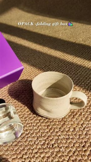 Opack 紫色折叠礼盒 ✨最近被合作方夸爆了！✨一上手就被高级感拿捏住了💜▫️通体覆高级哑膜——触感丝滑不沾指纹▫️盒面UV玫瑰工艺——光线下blingbling✨▫️折叠设计 磁吸开合——仪式感直接拉满！好包装自己会说话🗣️ Opack 包装 = 产品颜值×10倍buff！想让你的产品在货架/直播间/朋友圈C位出道？ 👉🏻选对包装，真的赢一半！#包装设计 #包装盒定制 #