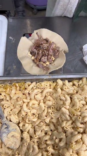BBQ Pork and Mac Cheese Pot Pie! #bbqpie #potpie #pietok... #Shorts #potsandpanspieco