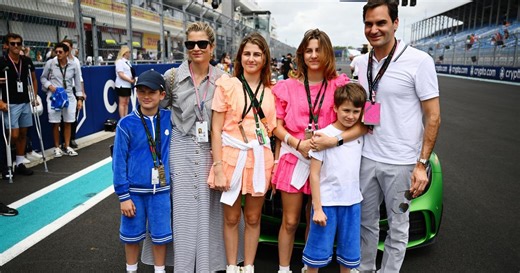 Roger, Mirka et leurs quatre enfants : rare photo du clan Federer, tout sourire, au Grand Prix de Miami