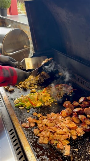 Who’s ready for another We Cook Wednesday?! This time we are getting you ready for the Big Game and we have some new recipes coming your way, like Cowboy Stir Fry! 👀😋 #griddlerecipes #recipes #wecookwednesday #griddle #stirfry | Recteq